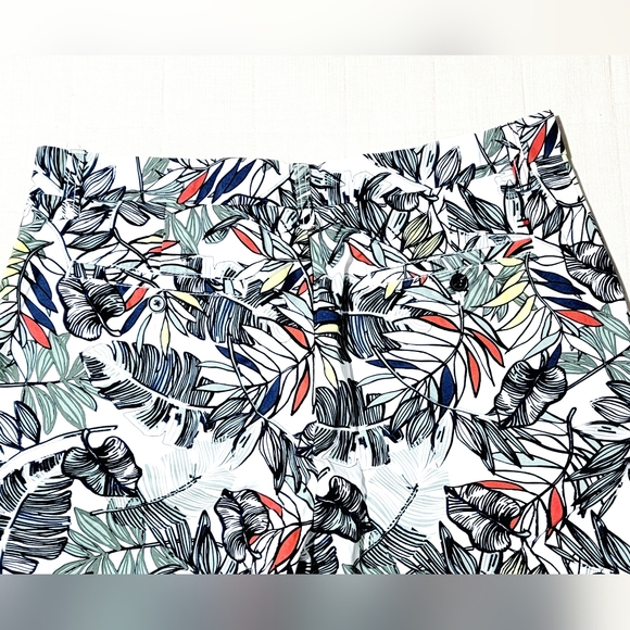 Tommy Hilfiger Tropical Hawaiian Leaf Print Chino Shorts - Picture 4 of 12